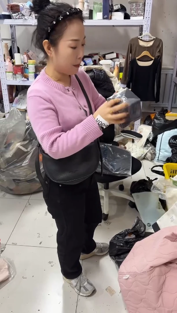 PVC点点小红心 关注主播面霜