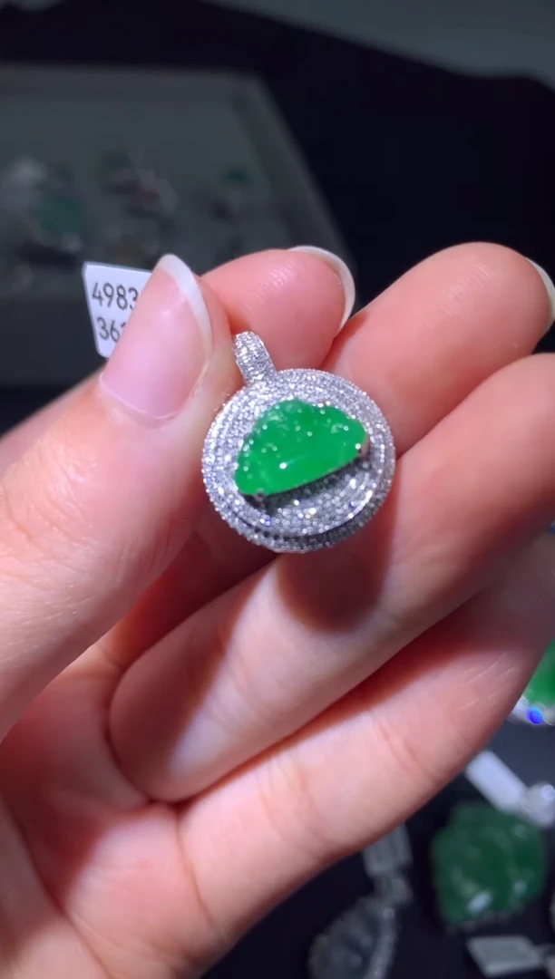 吊坠(不含链)18K金镶嵌翡翠吊坠