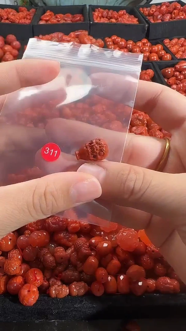 颈饰未镶嵌南红玛瑙1