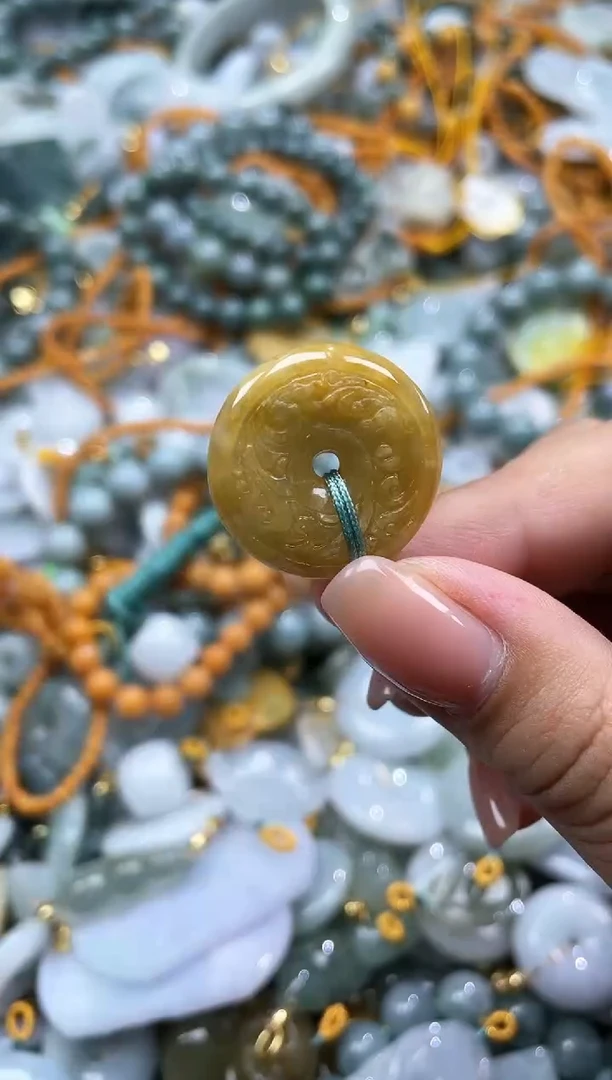 翡翠未镶嵌颈饰01657
