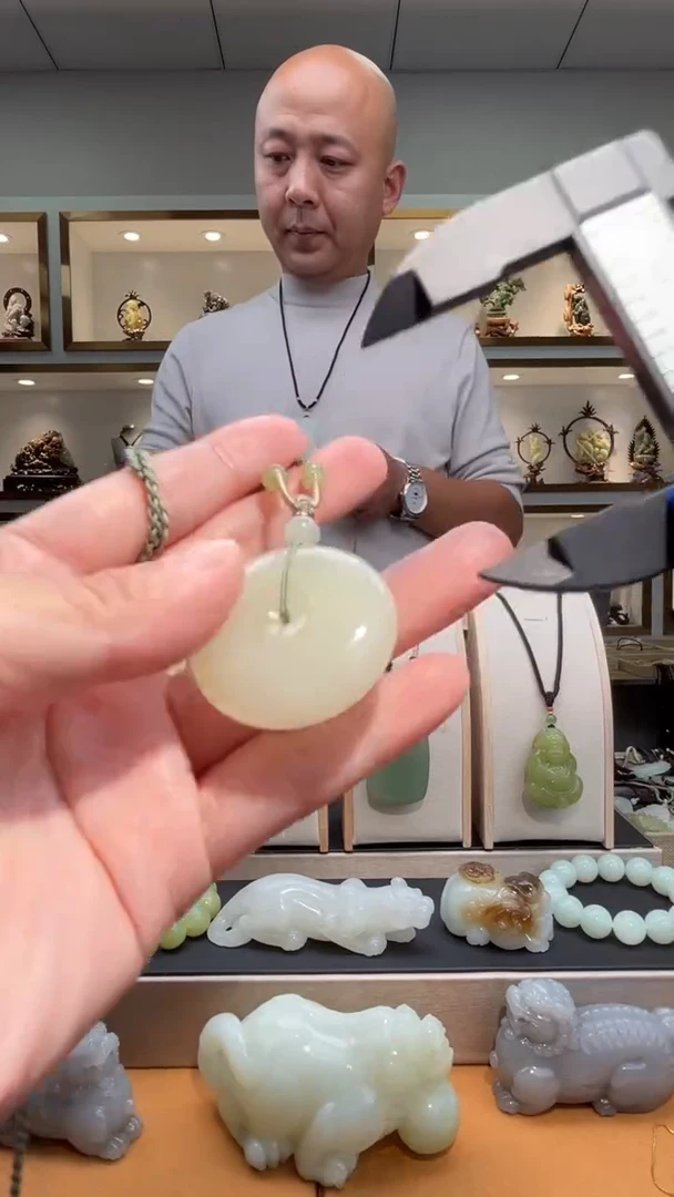 颈饰未镶嵌和田玉苏