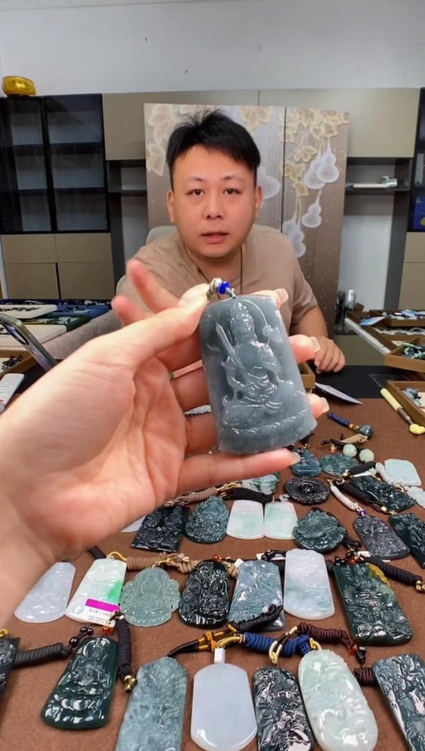 颈饰未镶嵌翡翠 多样性发其一