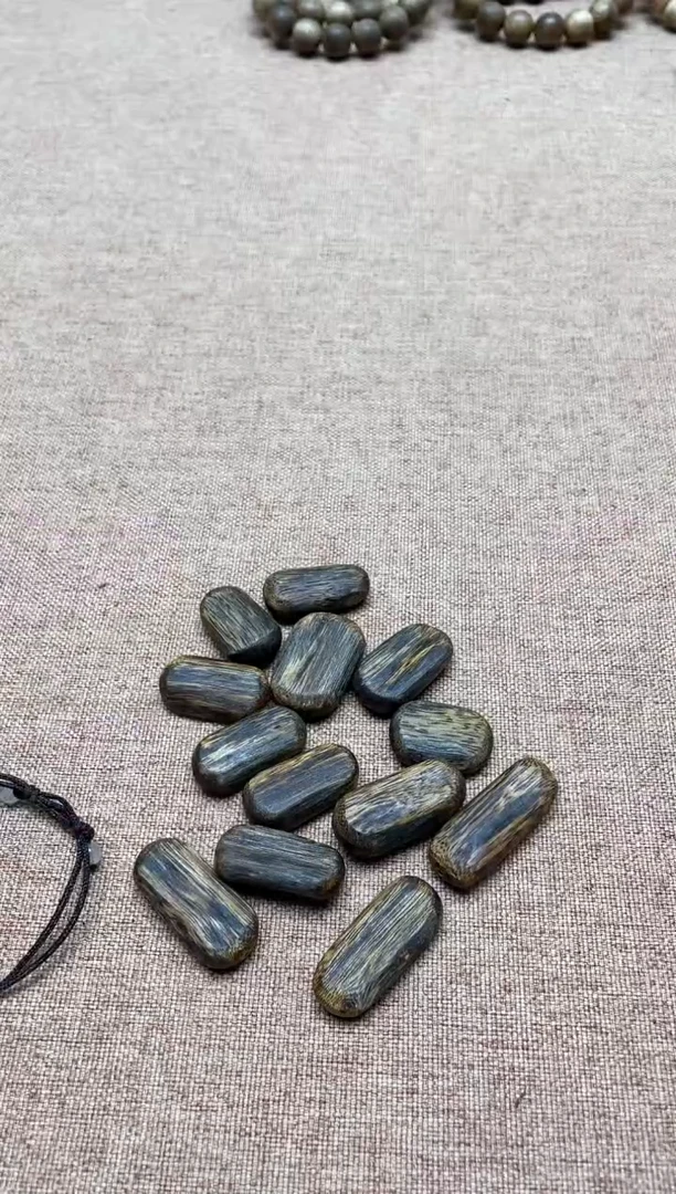 沉香吊坠红金猊吊坠随型多样性发其一
