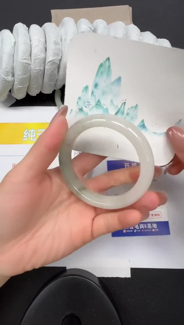 【闪购商品】石英质玉手镯合金150-56.1