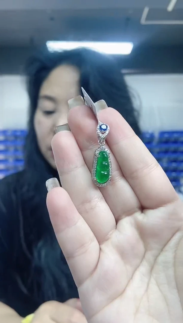 【闪购商品】翡翠吊坠(不含链)未镶嵌多样性发其一颜色微差