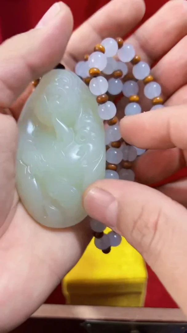 和田玉（青玉）未镶嵌把件和田冰底米神把件(飞铃文玩)