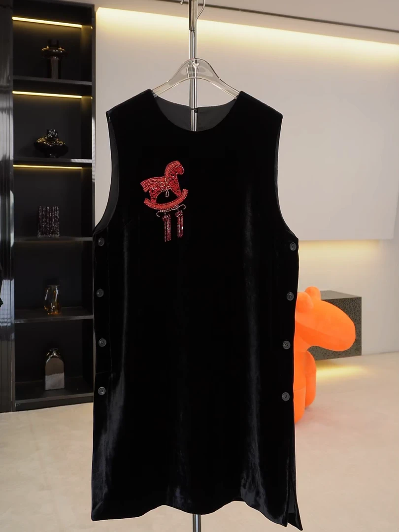 【骐骥驰骋】马年新衣气质简约真丝丝绒背心裙2312190