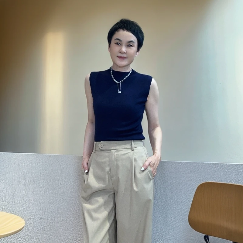 红风尚-C0011夏季运动通勤风莱赛尔天丝无袖上衣