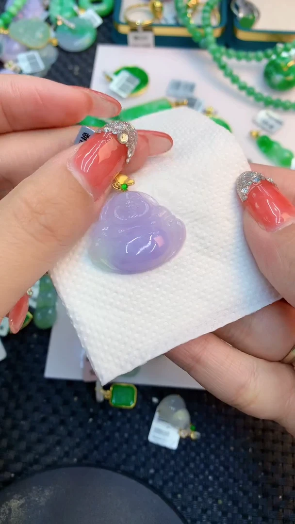 颈饰18K金镶嵌翡翠1