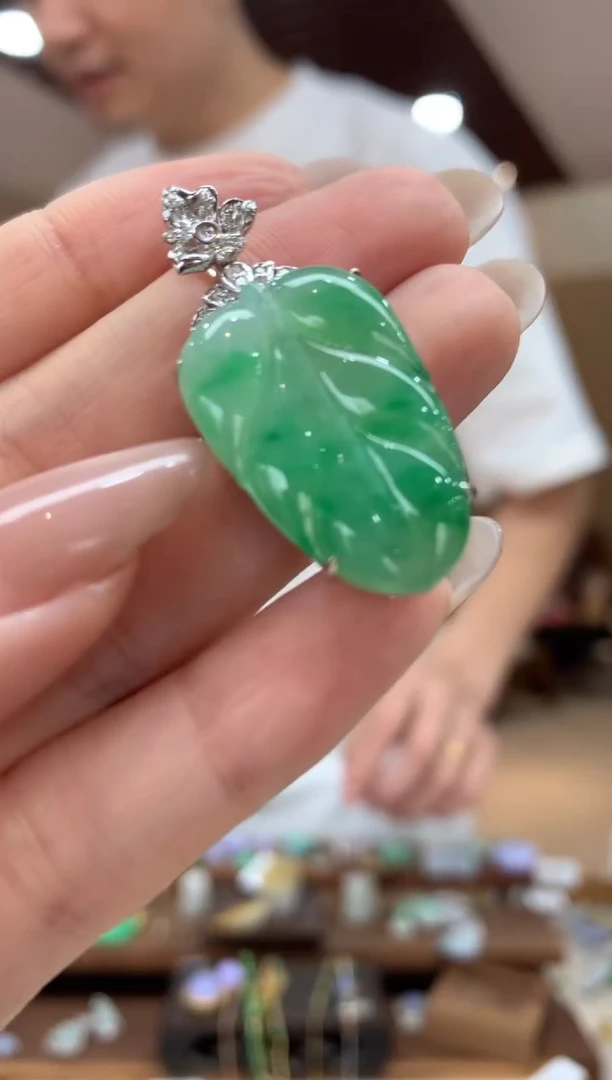 吊坠(不含链)18K金镶嵌翡翠叶子