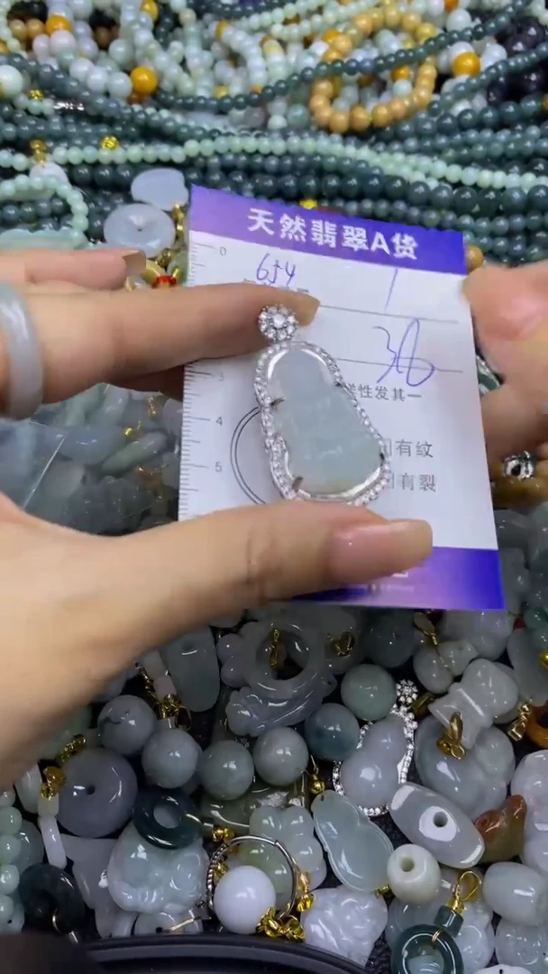 翡翠未镶嵌颈饰天然翡翠A货吊坠批量多样性发其一