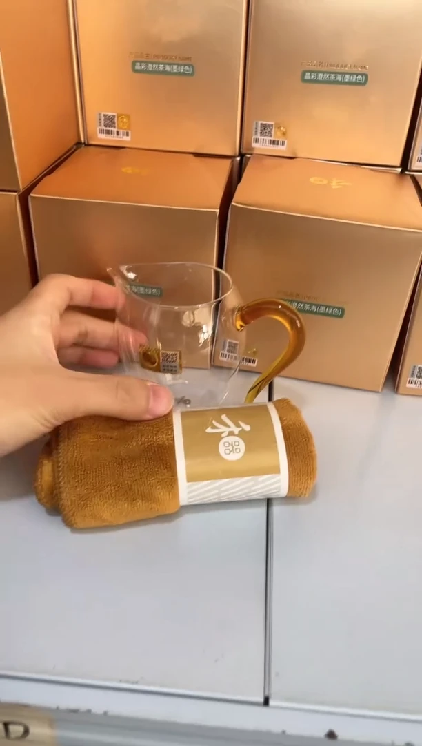 【闪购商品】小翊口浅黄公道杯。加茶巾。。
