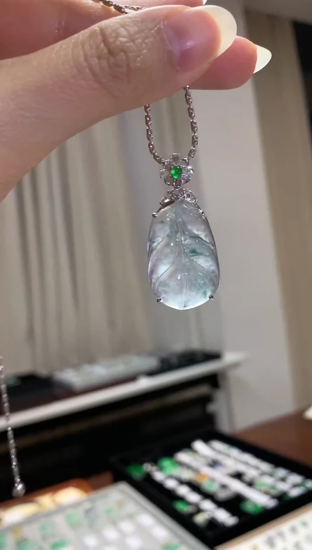 吊坠(不含链)18K金镶嵌翡翠W500|13800