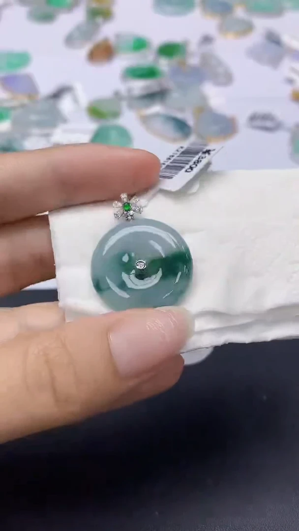 翡翠18K金镶嵌颈饰天然缅甸a货翡翠