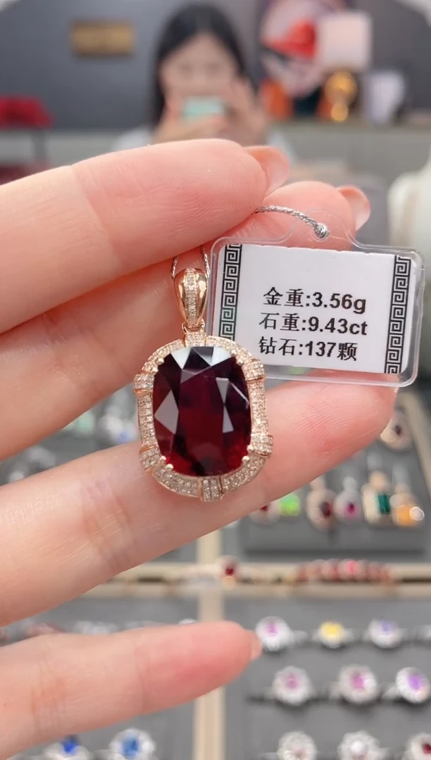 18K金镶嵌颈饰碧玺9.43