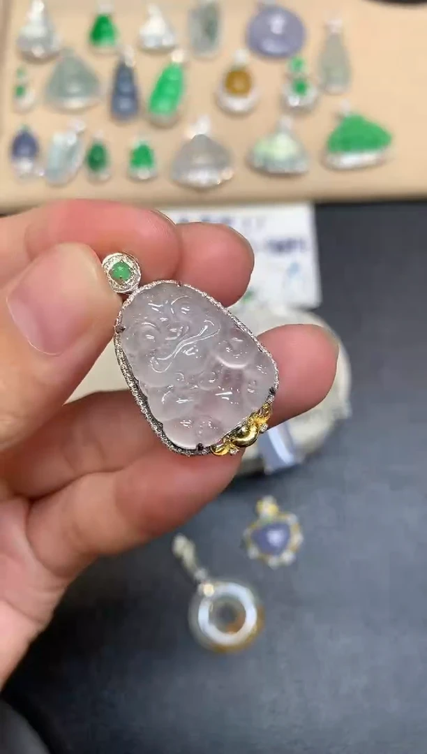 颈饰18K金镶嵌翡翠吞金兽【无服务费【48小时鉴赏期】