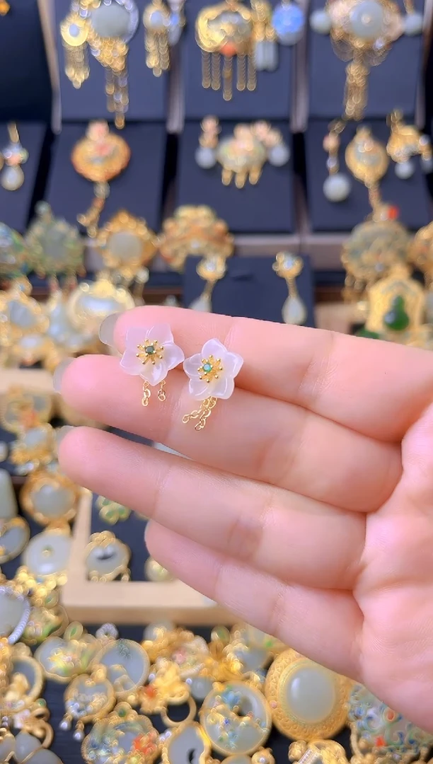 颈饰银S925镀金镶嵌和田玉小花花耳钉