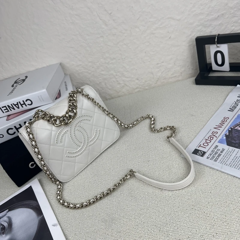 95新 Chanel/香奈儿 白金钉珠大双C手提链条包 底长20 29开