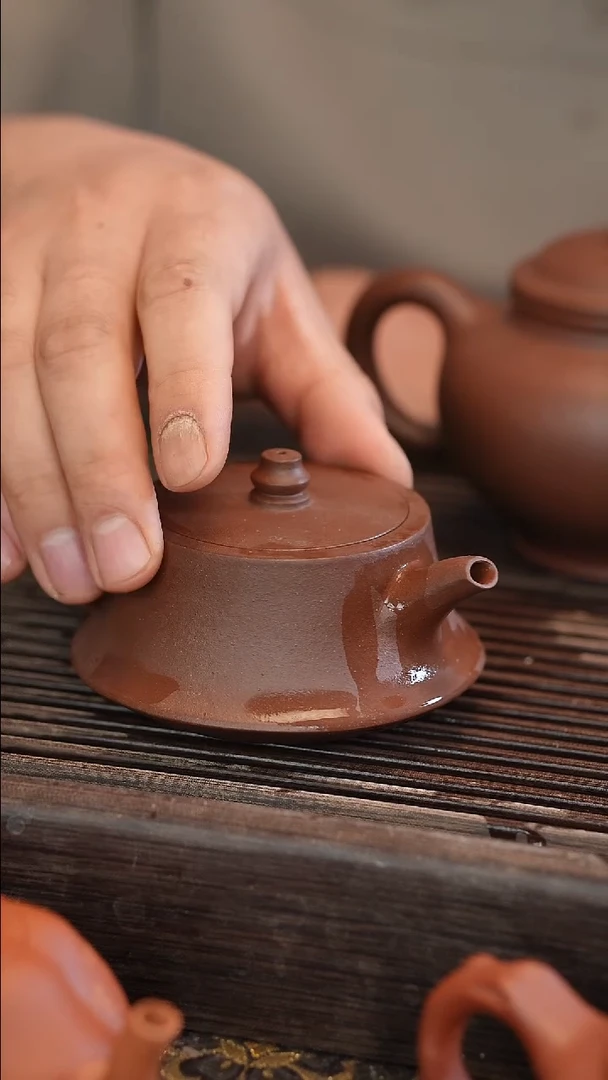 茶壶紫砂柱础 变色龙 半手 180cc