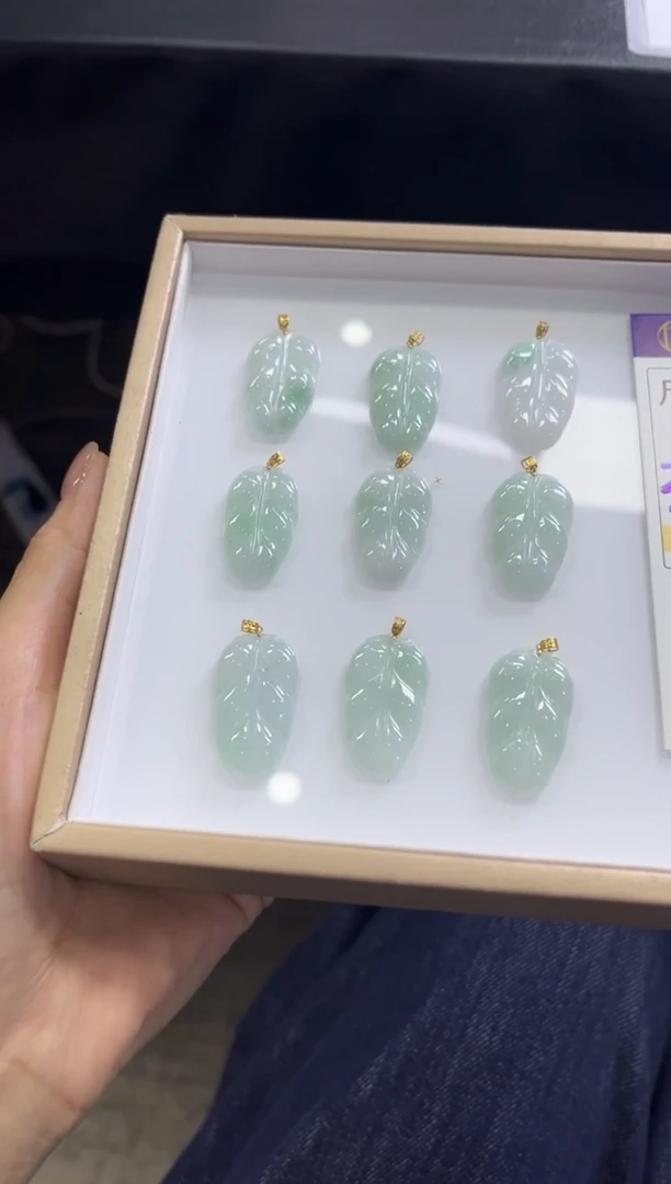 翡翠18K金镶嵌颈饰V68/多样性发一件/配绳子