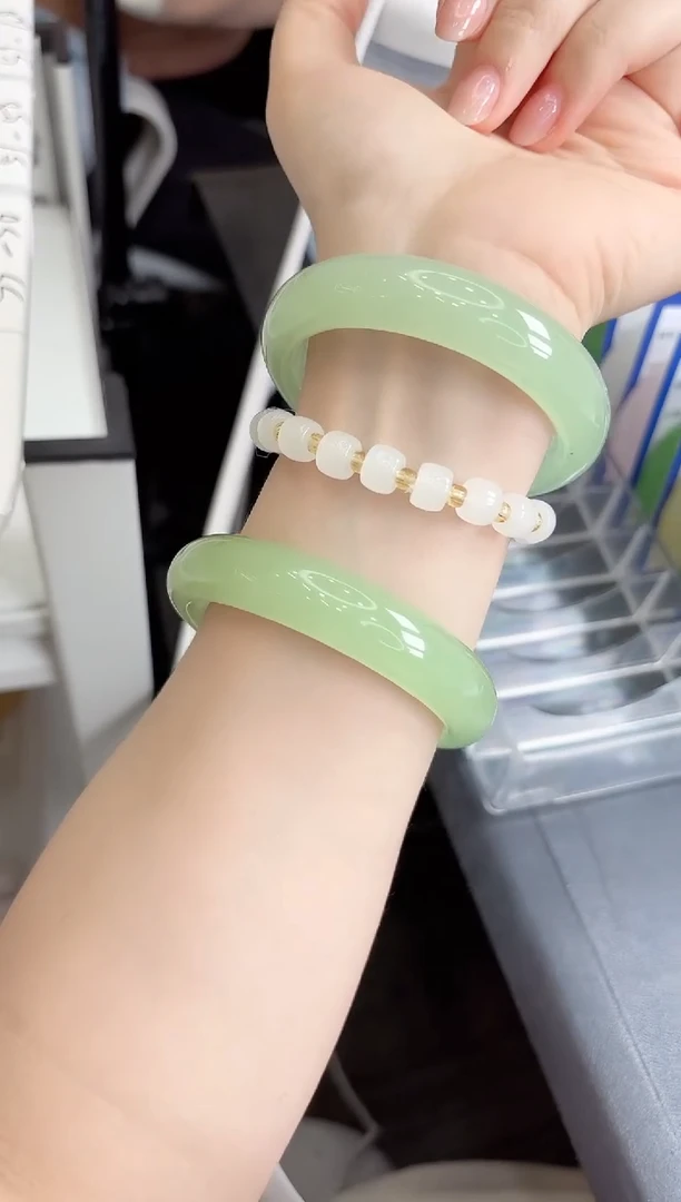 未镶嵌手镯石英质玉350/55.2