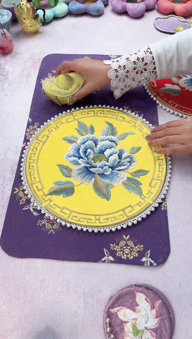 71不退换 黄底牡丹钉珠茶席