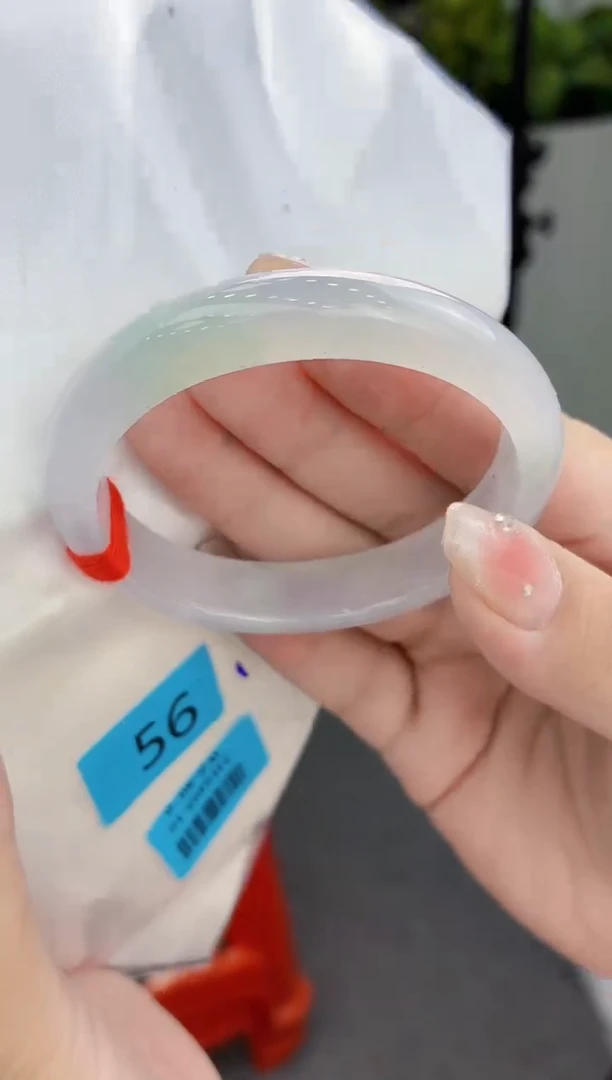 翡翠手镯未镶嵌翡翠手镯