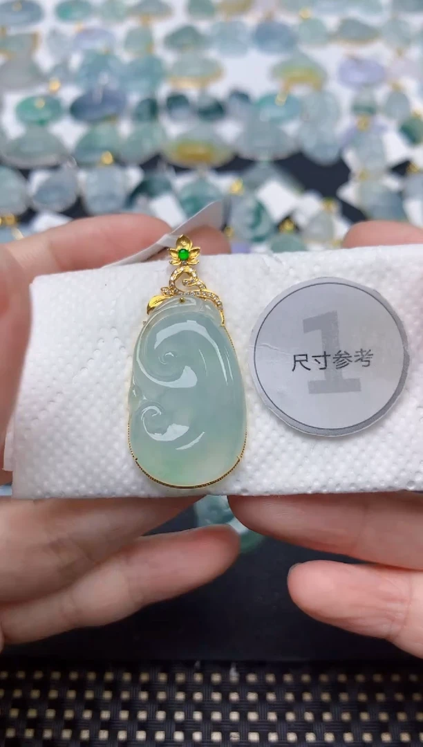 颈饰18K金镶嵌翡翠天然缅甸A货翡翠