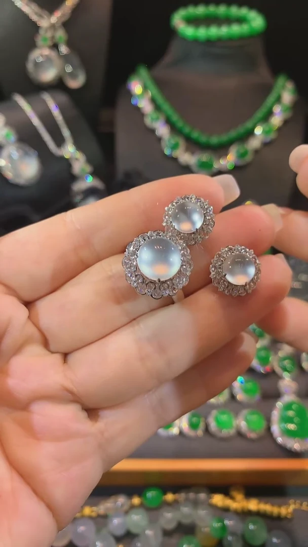 翡翠戒指18K金镶嵌两件套