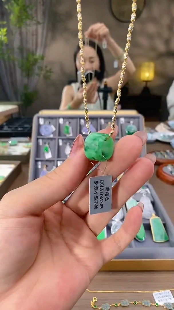 吊坠(赠链)未镶嵌翡翠路路通