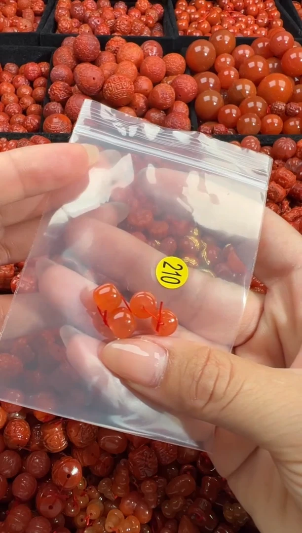 南红玛瑙未镶嵌颈饰1