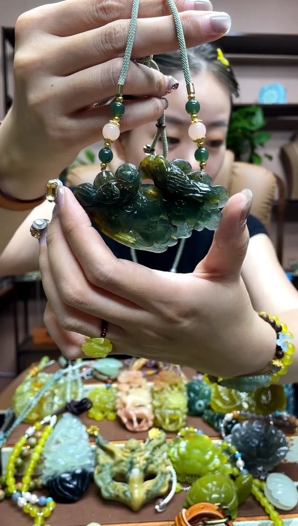 未镶嵌岫玉吊坠·