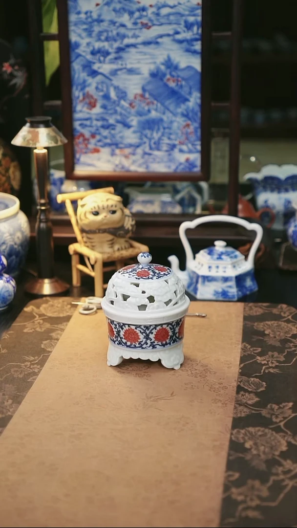 子君堂 缠枝莲雕刻香炉