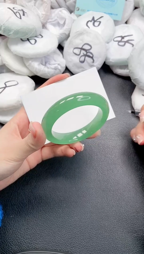 【闪购商品】石英质玉手镯未镶嵌 18L82-50