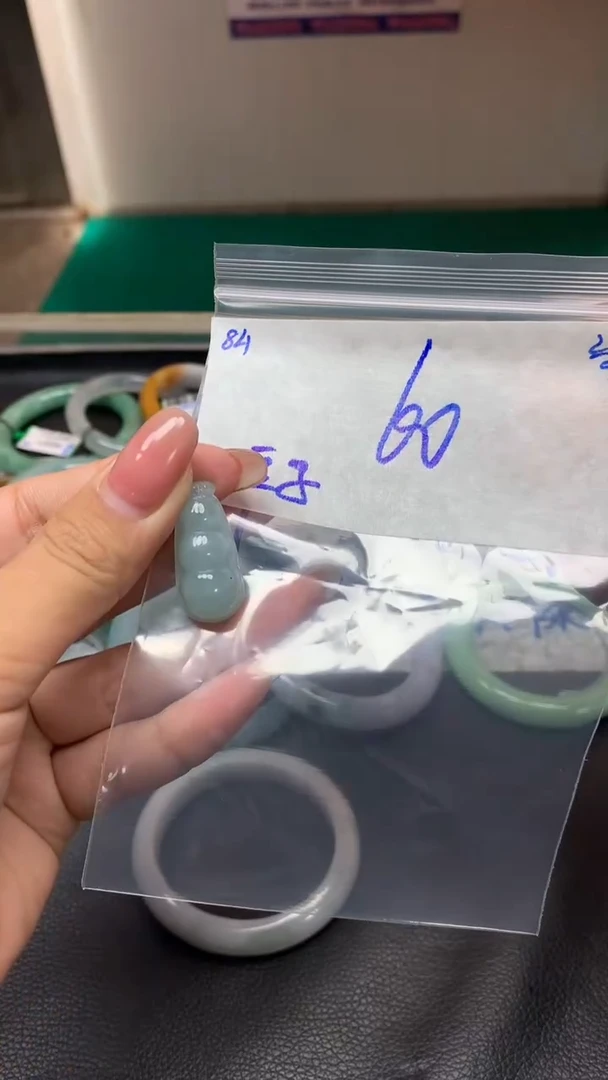 未镶嵌定制翡翠84毛货需精细抛光挂件多样性拍一发一