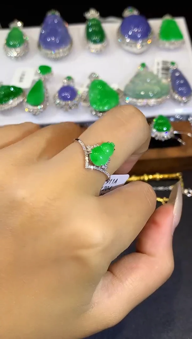 翡翠戒指18K金镶嵌L1204多样性发其一