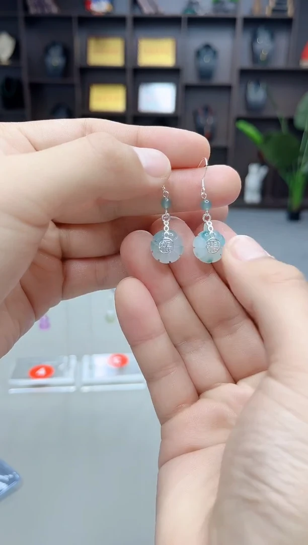 未镶嵌石英质玉（天山翠）耳钉428000