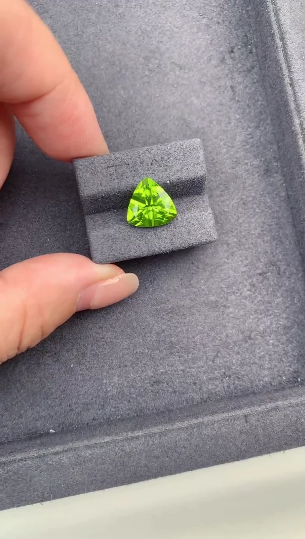 未镶嵌裸石橄榄石4.4ct橄榄石 GF 定制