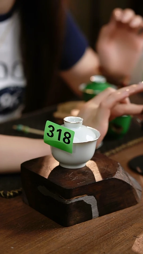 包银素胎小盖碗....318