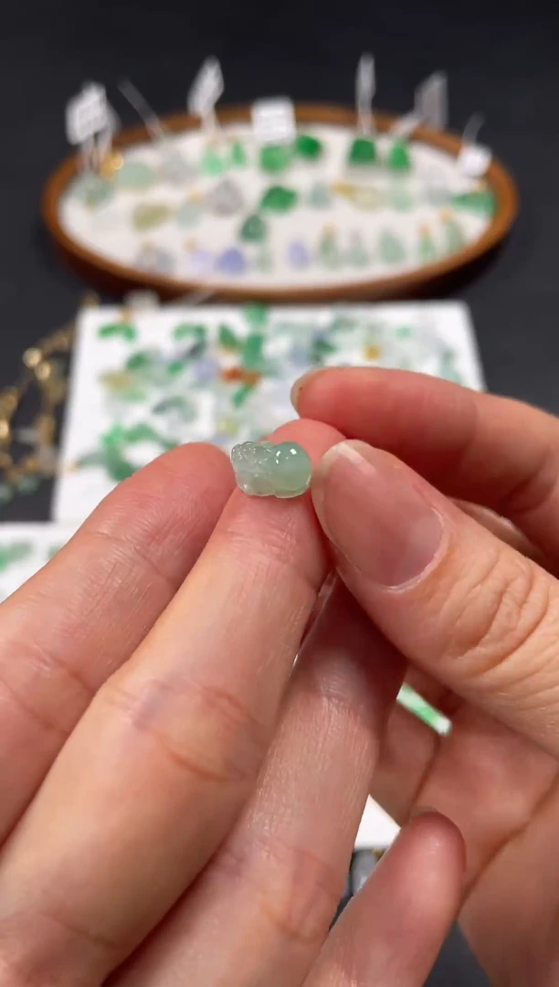 吊坠(不含链)18K金镶嵌翡翠一个JK672