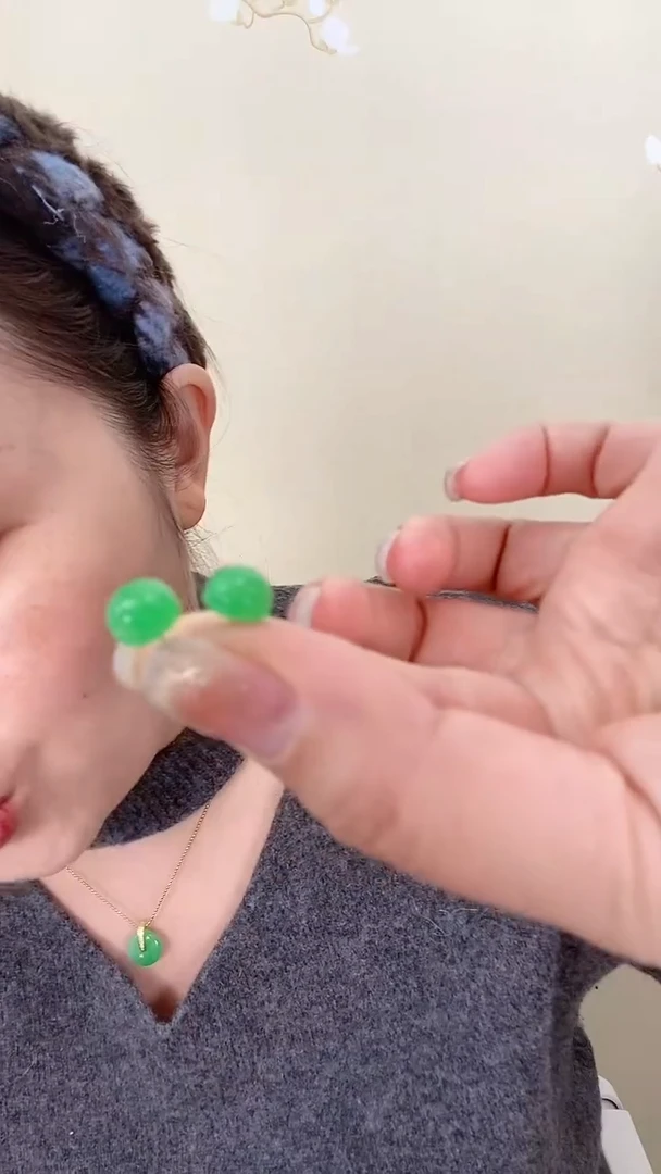 【闪购商品】翡翠吊坠(赠链)银S925镶嵌耳钉E3