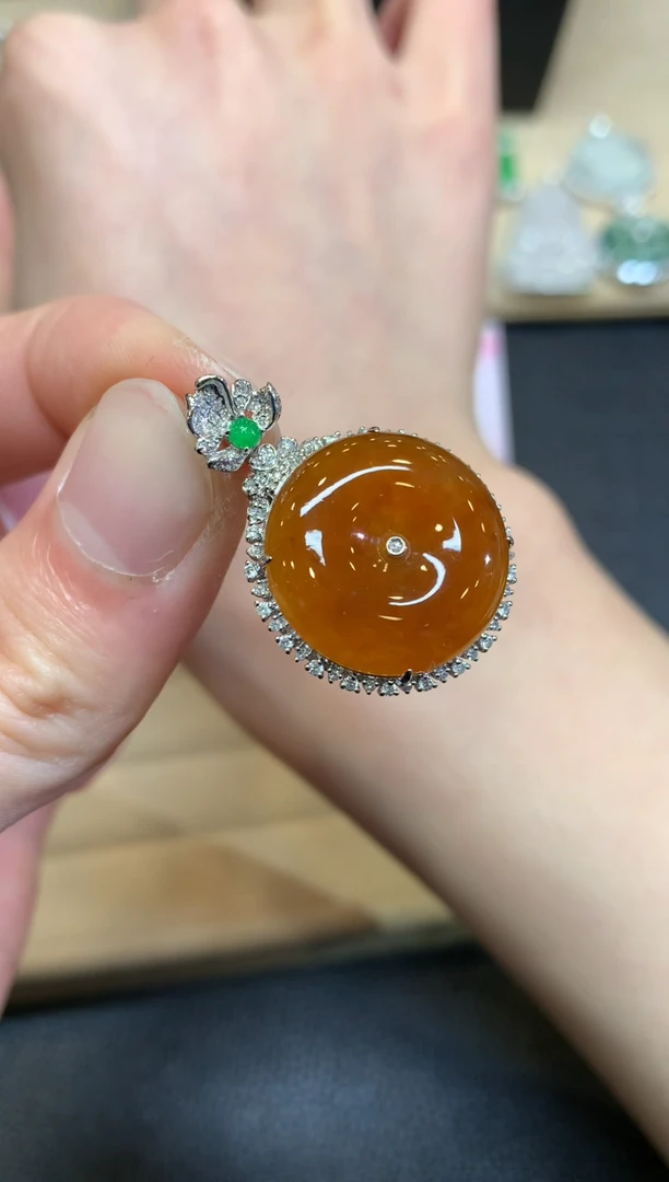 【闪购商品】翡翠颈饰18K金镶嵌平安扣【无服务费】