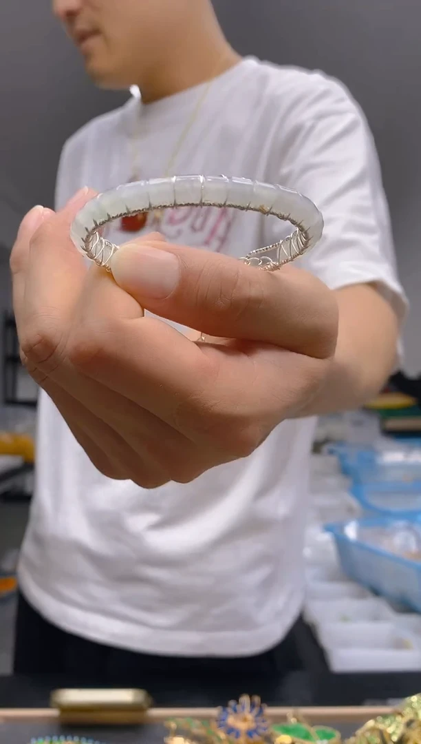 【闪购商品】翡翠耳饰银S925镶嵌355翡翠手镯