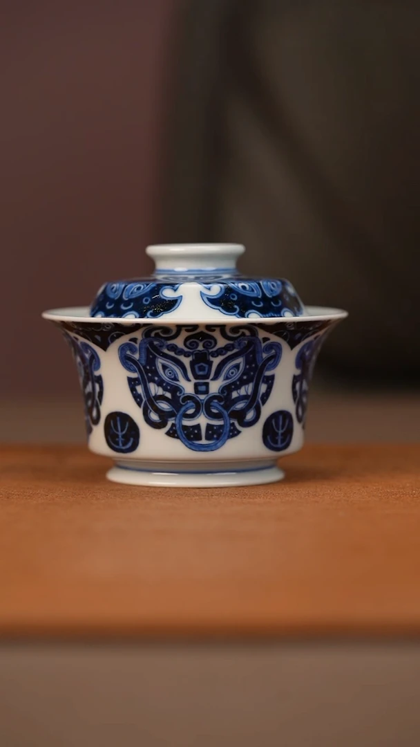 又见春风饕餮纹盖碗