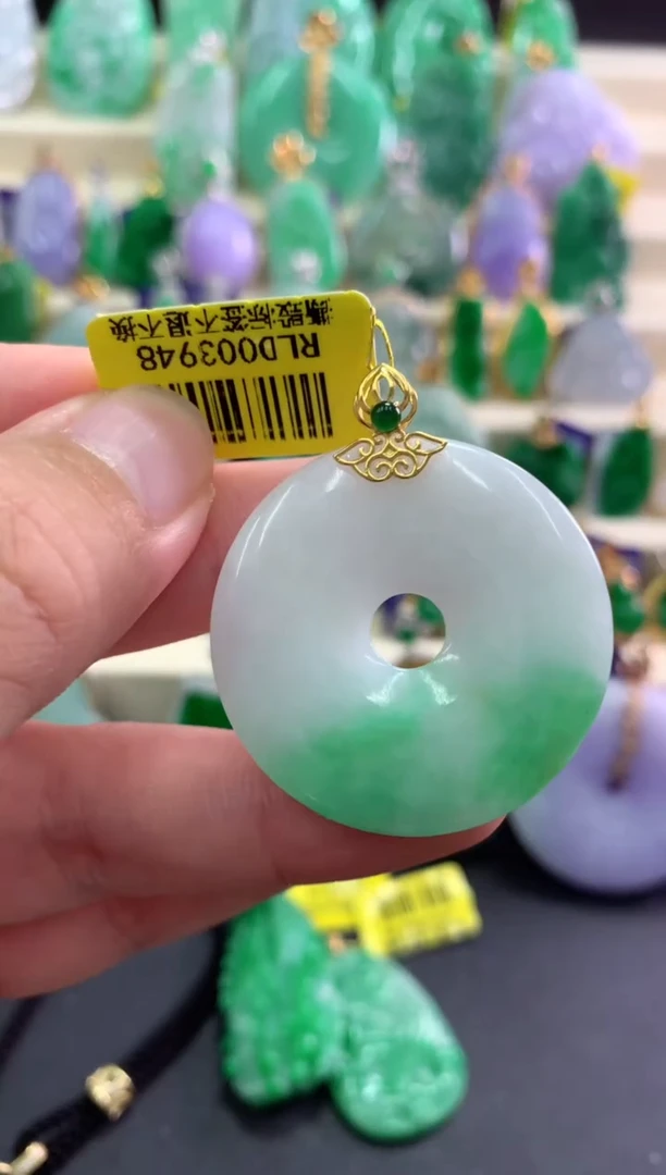颈饰18K金镶嵌翡翠挂件
