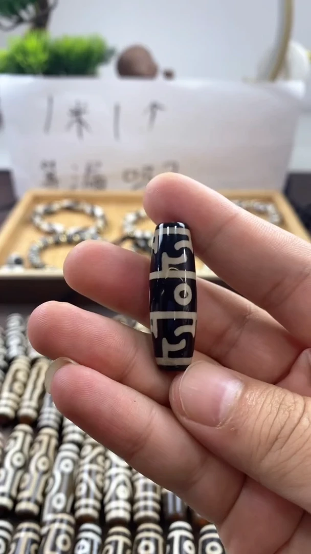 玛瑙/玉髓散珠雨**虹天珠