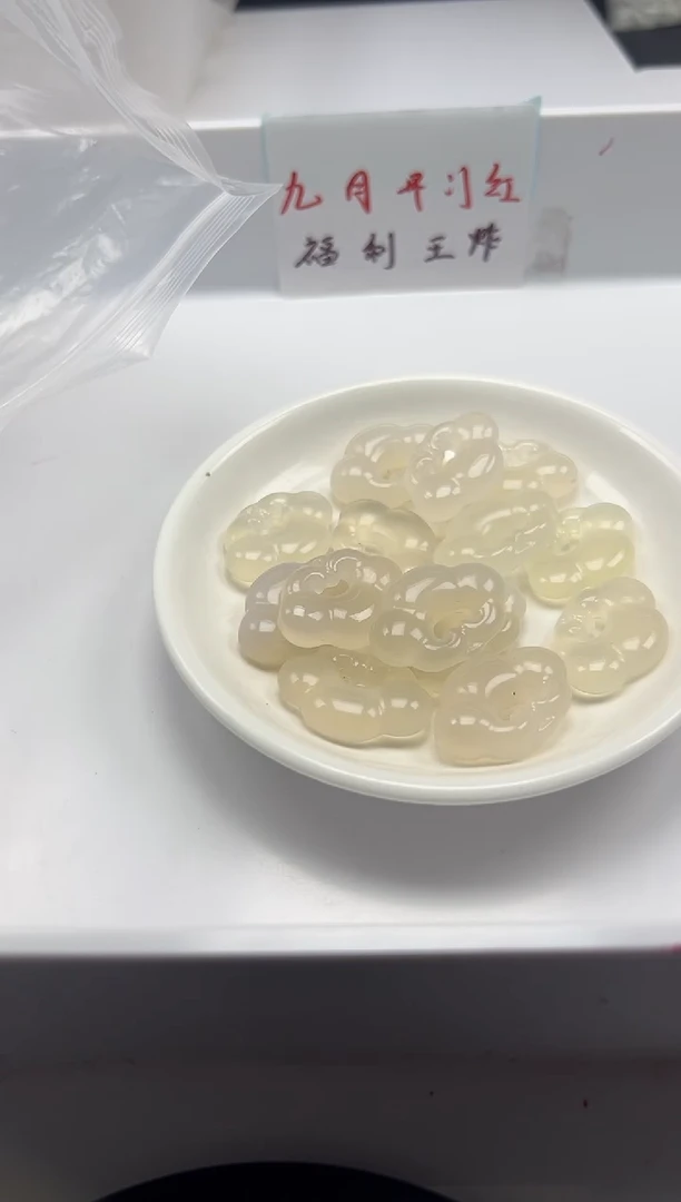 颈饰未镶嵌南红玛瑙x178荔枝冻祥云*1颗