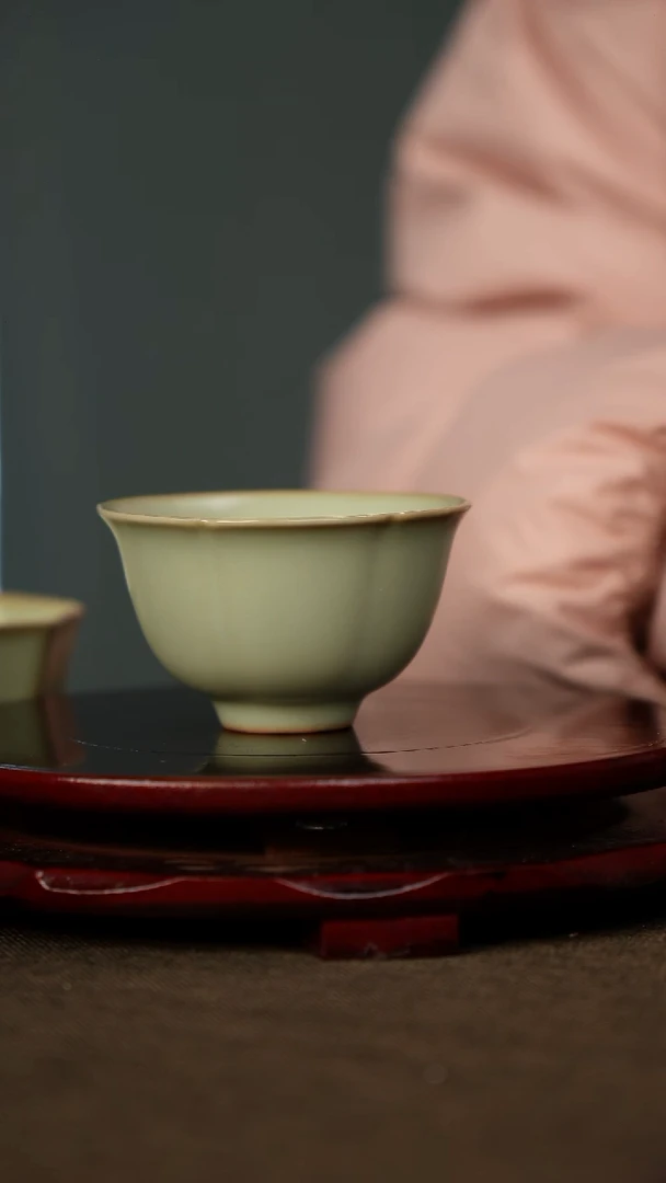 全品 粉青 花口杯 带底款