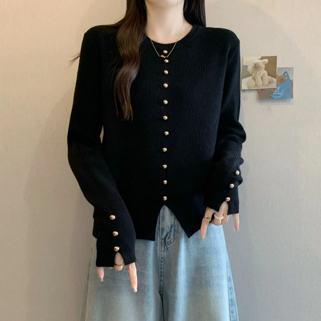 大码遮肚子纽扣开叉针织打底衫女秋冬微胖MM宽松显瘦百搭洋气毛衣