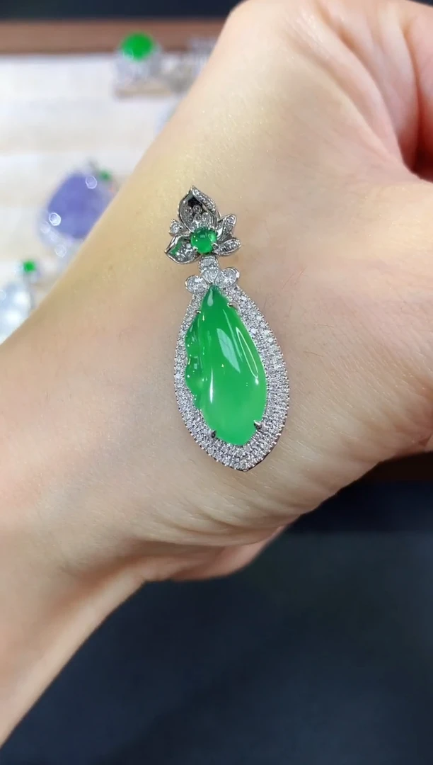 吊坠(不含链)18K金镶嵌翡翠129|12800